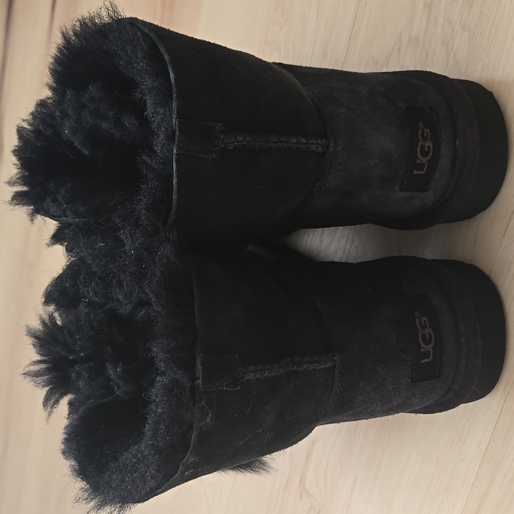 UGG Gita Bow Mini Boots, Black, Size 9 - Picture 3 of 9